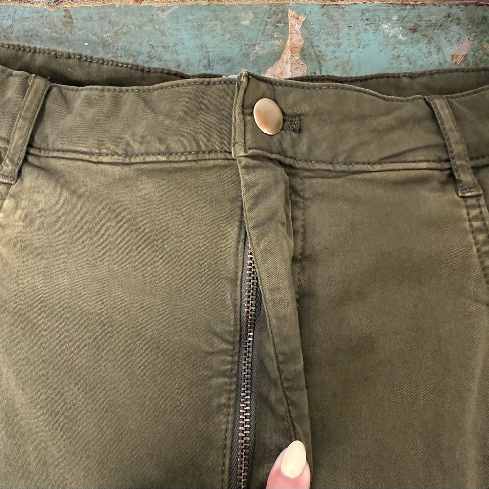 Anthropologie Maeve Oversized Wide-Leg Pleated Chino Pants in Moss Green Size 12 - Picture 12 of 16
